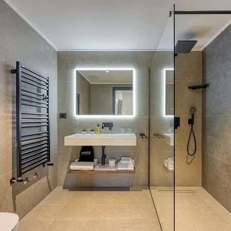 Level 5 - Adults Only Hotell